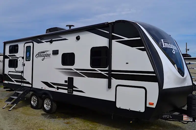 travel trailer with queen bunks