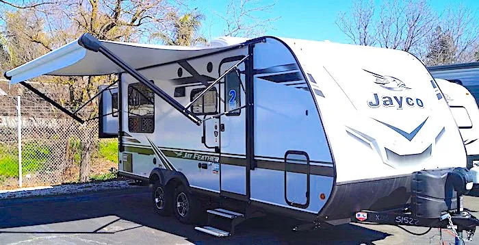 travel trailer with queen bunks