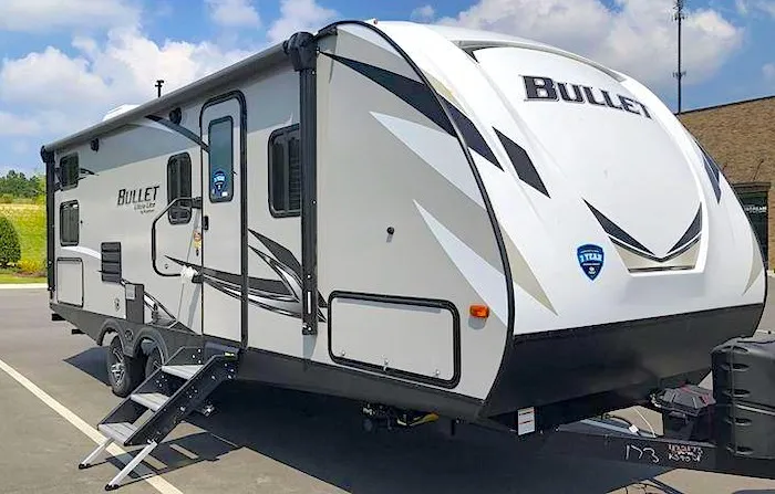 travel trailer with queen bunks