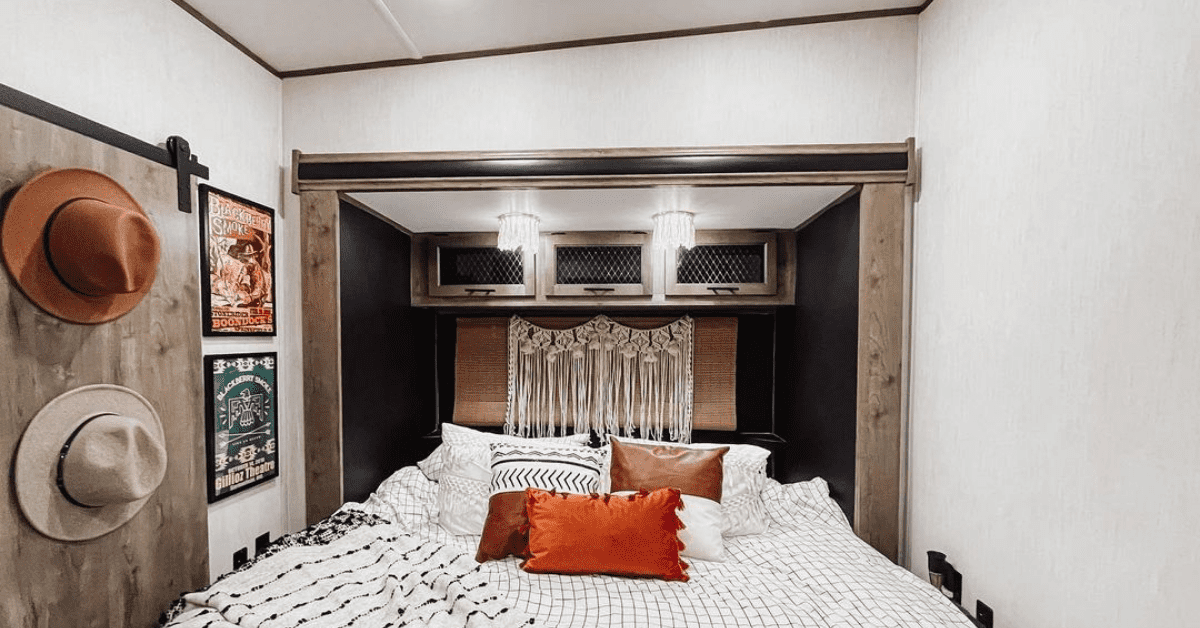 35 RV Bedroom Remodels for Cozy Inspiration RVing Beginner